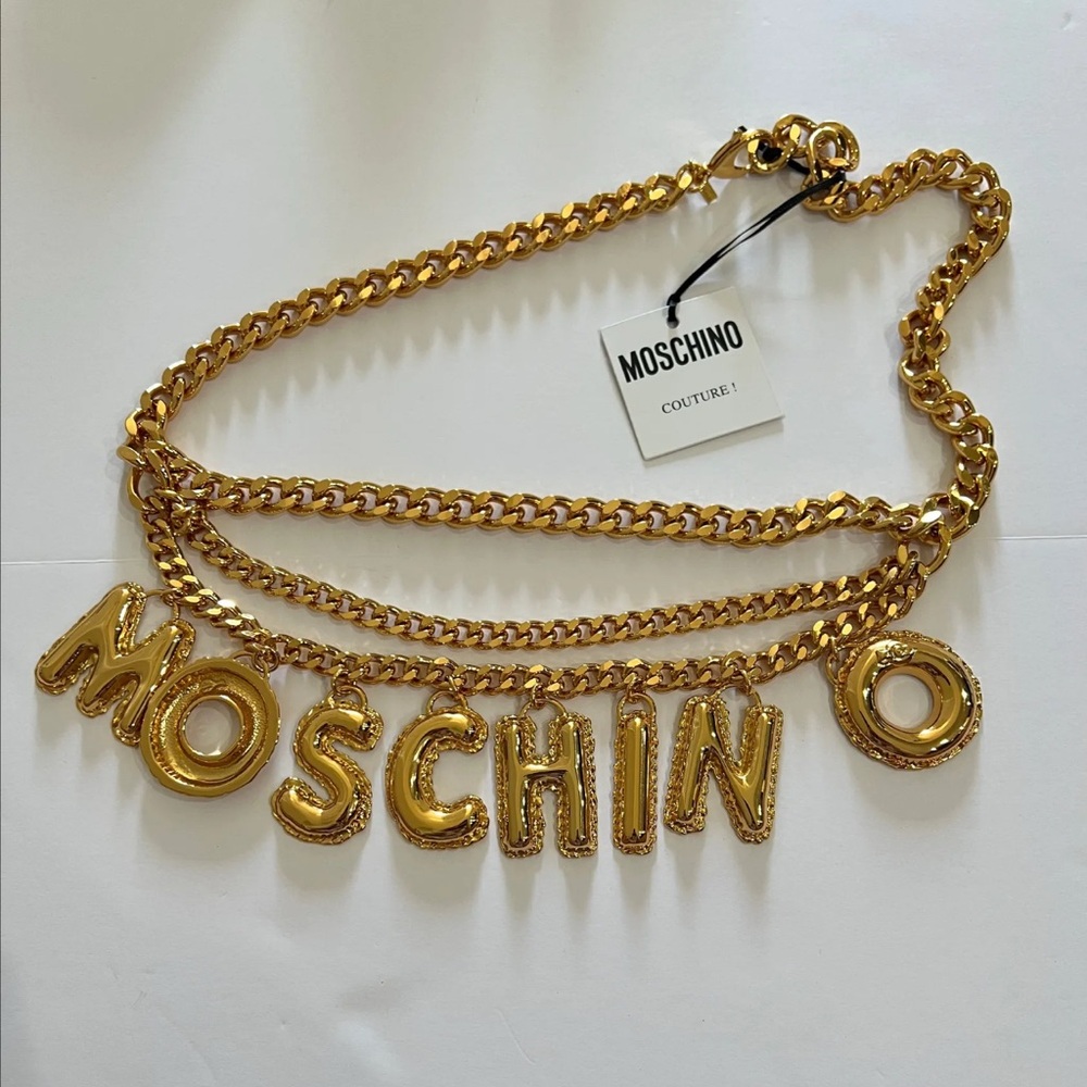 Moschino Gold Inflatable Lettering Chain Belt
36’ - Picture 2 of 4